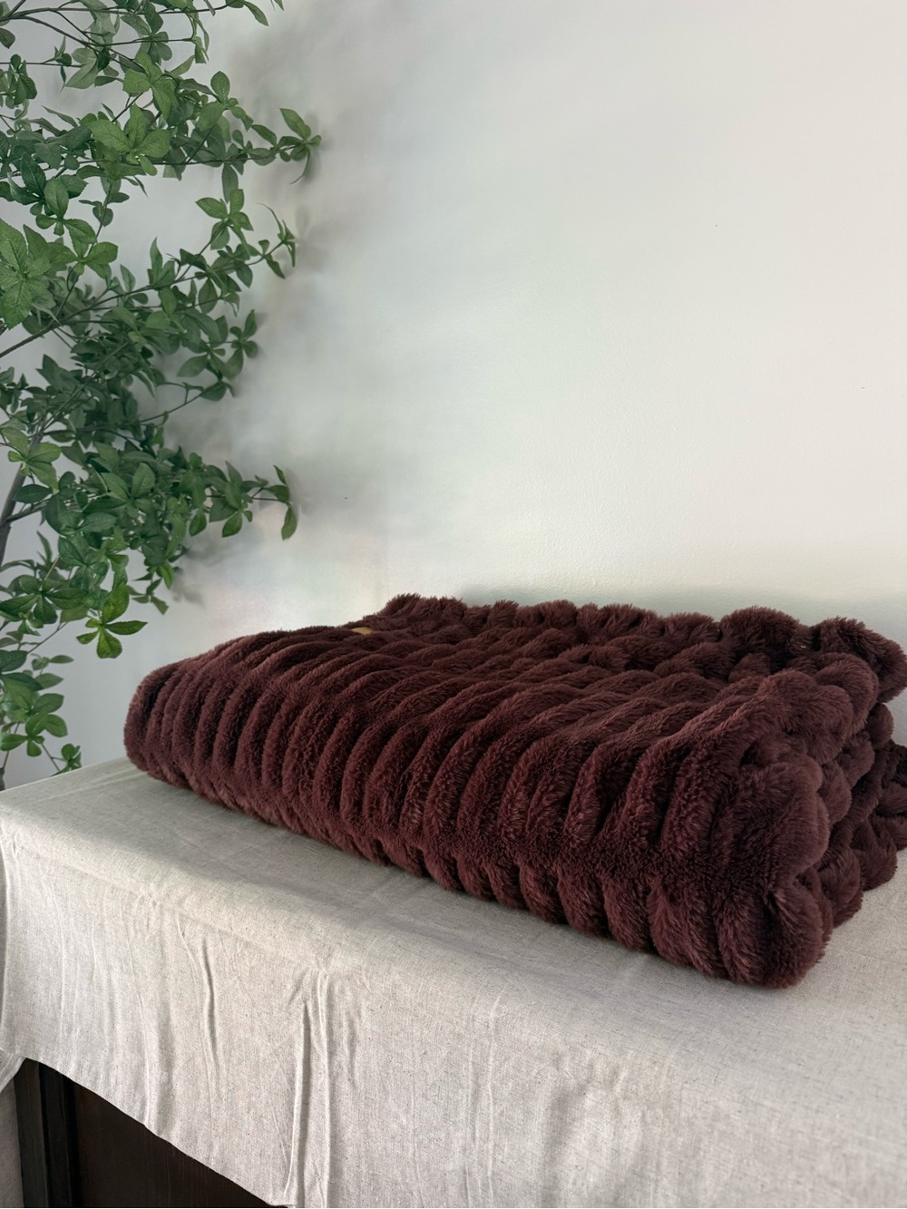 Medium Lola Blanket - Chris Loves Julia Collaboration - Picture 2 of 6
